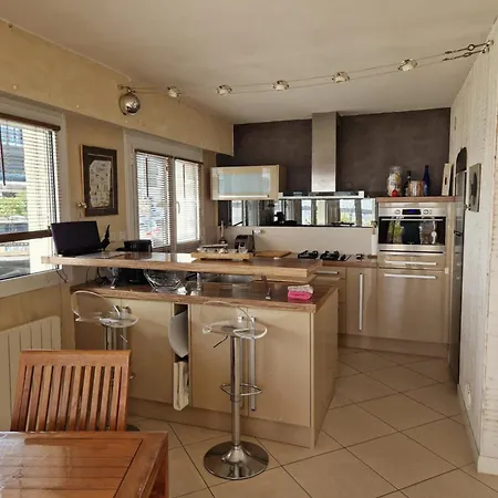 Face 5 Pers Wi-fi Parking Linge De Maison Gratuit 1chambre Parentale 1cabine Lits Superposes 1 Canape Lit Apartament