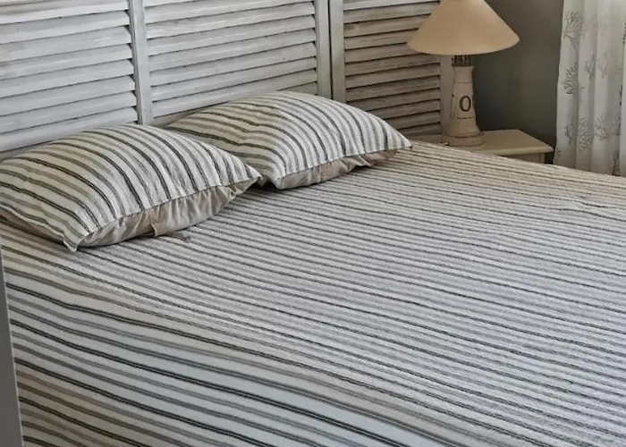 Face 5 Pers Wi-fi Parking Linge De Maison Gratuit 1chambre Parentale 1cabine Lits Superposes 1 Canape Lit アパート アルカション