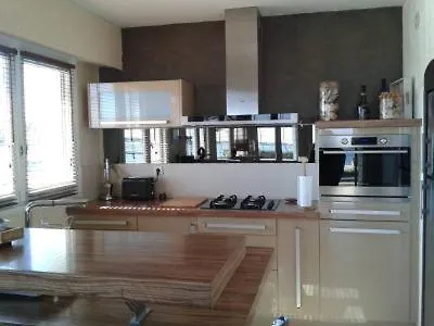 Face 5 Pers Wi-fi Parking Linge De Maison Gratuit 1chambre Parentale 1cabine Lits Superposes 1 Canape Lit アパート