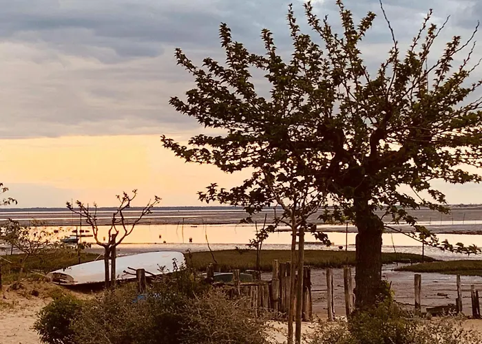 Face 5 Pers Wi-fi Parking Linge De Maison Gratuit 1chambre Parentale 1cabine Lits Superposes 1 Canape Lit アルカション