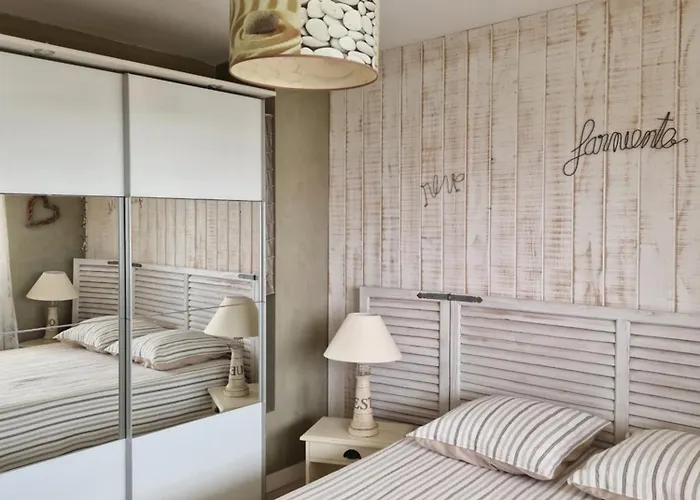 Face 5 Pers Wi-fi Parking Linge De Maison Gratuit 1chambre Parentale 1cabine Lits Superposes 1 Canape Lit アパート アルカション