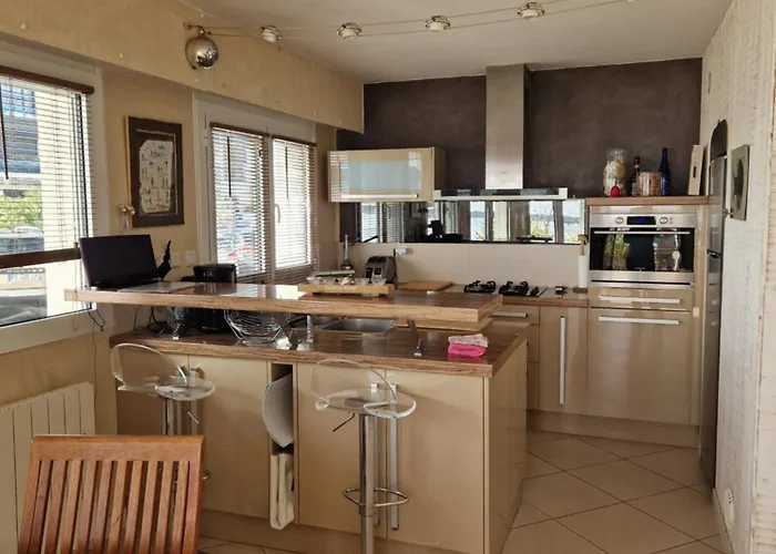 Face 5 Pers Wi-fi Parking Linge De Maison Gratuit 1chambre Parentale 1cabine Lits Superposes 1 Canape Lit Apartment